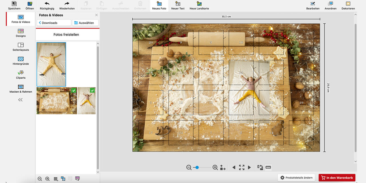 Je vidět uživatelské rozhraní programu CEWE fotosvět, na okraji a v horní liště jsou zobrazeny různé fotografické nástroje pro úpravu fotek. Uprostřed vidíte editační rozhraní a design adventního kalendáře. Na fotografii u produktu je v pozadí vánočně vyzdobený kuchyňský vál a v popředí fotografie dívky ležící na dece s rukama a nohama roztaženýma.
